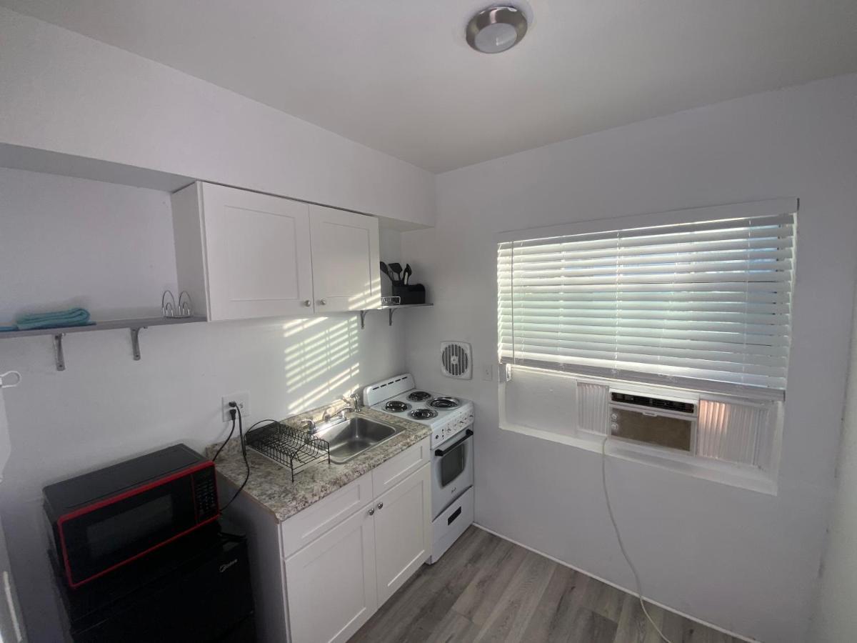 Uptown Inn & Suites Sankt Petersburg Zewnętrze zdjęcie