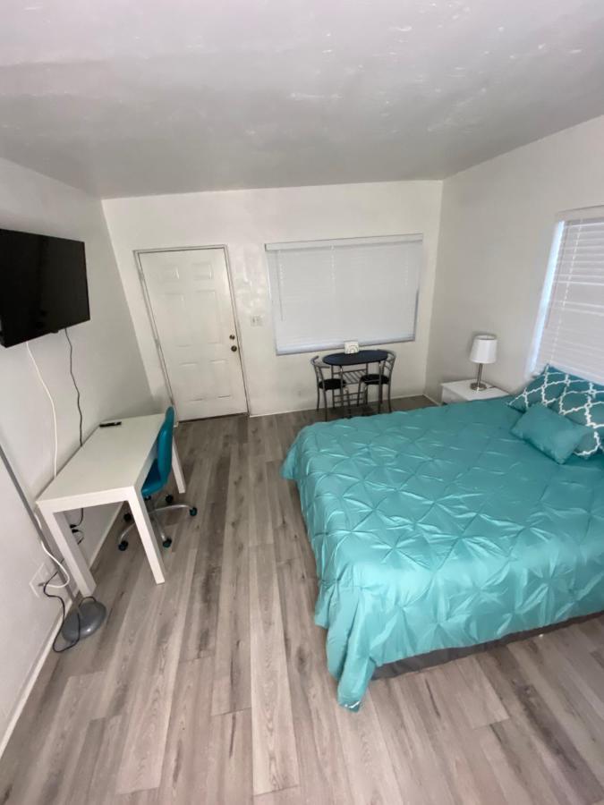 Uptown Inn & Suites Sankt Petersburg Zewnętrze zdjęcie