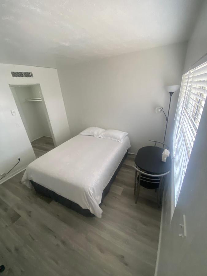 Uptown Inn & Suites Sankt Petersburg Zewnętrze zdjęcie