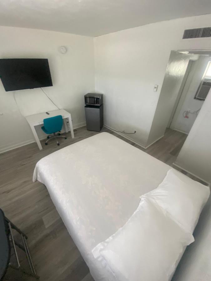 Uptown Inn & Suites Sankt Petersburg Zewnętrze zdjęcie