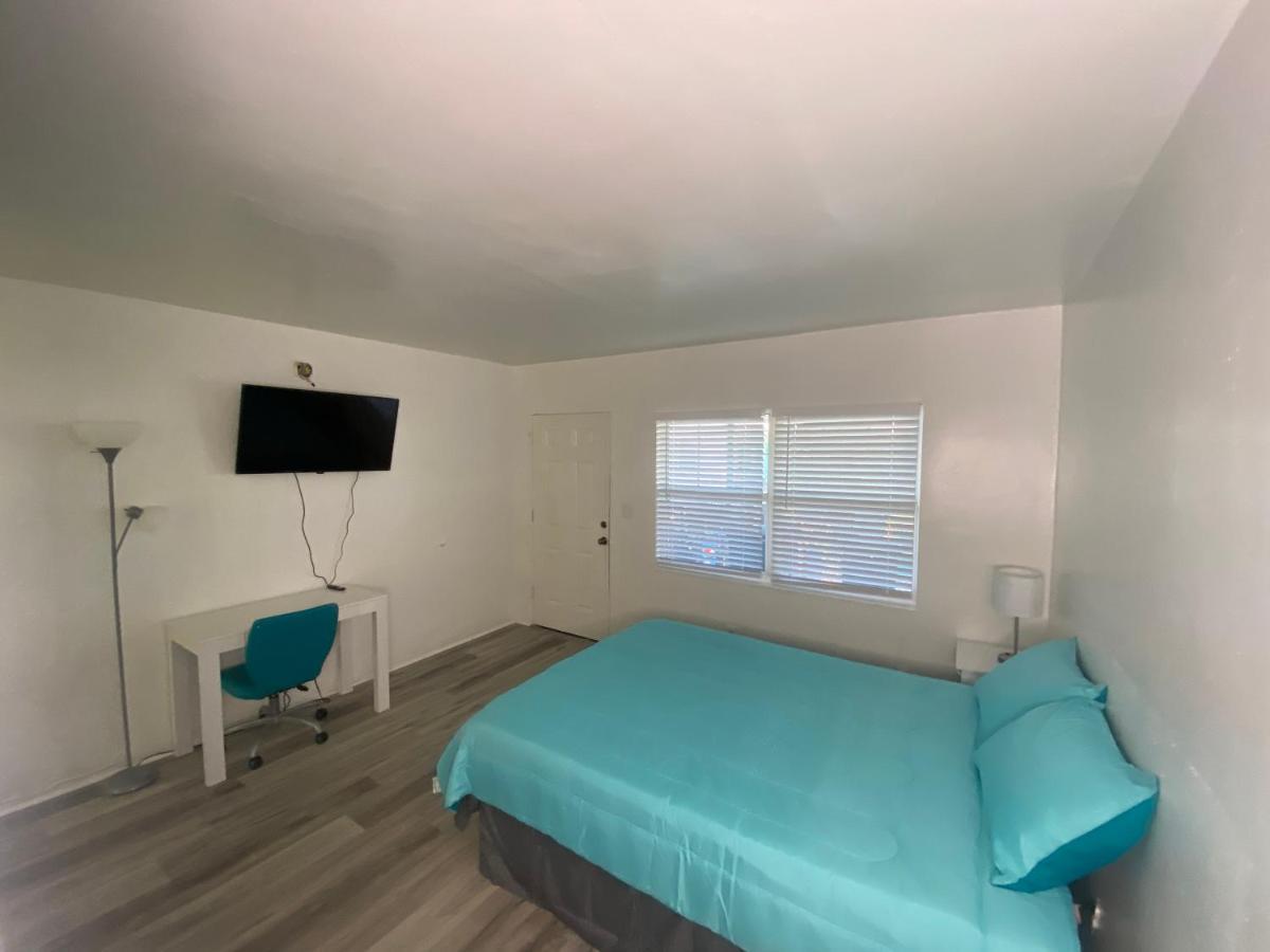 Uptown Inn & Suites Sankt Petersburg Zewnętrze zdjęcie