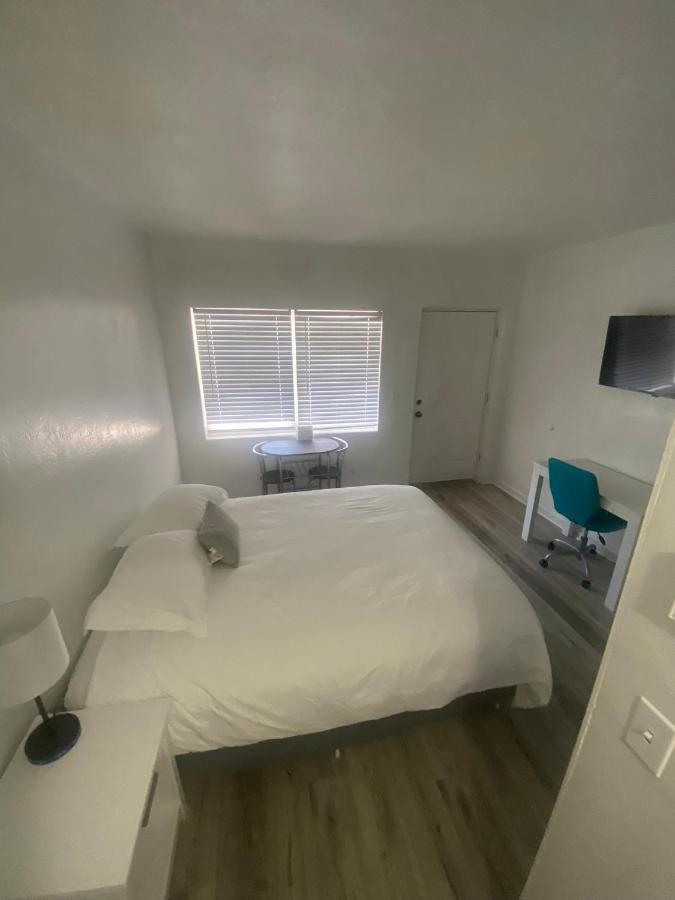 Uptown Inn & Suites Sankt Petersburg Zewnętrze zdjęcie