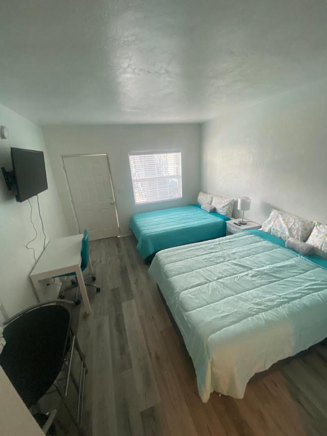 Uptown Inn & Suites Sankt Petersburg Zewnętrze zdjęcie
