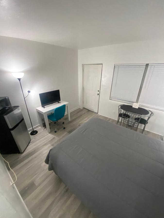 Uptown Inn & Suites Sankt Petersburg Zewnętrze zdjęcie